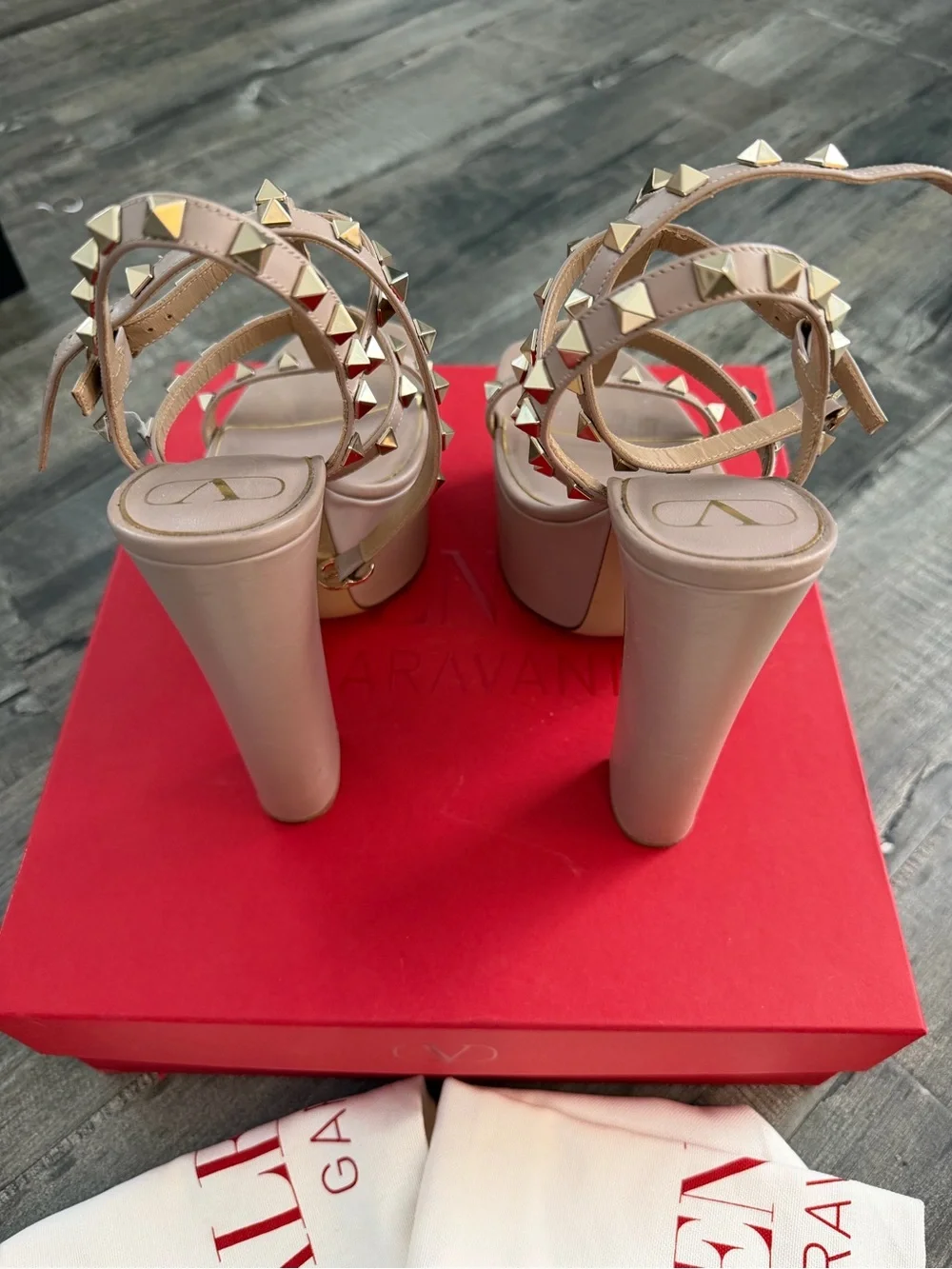Valentino excellent pre